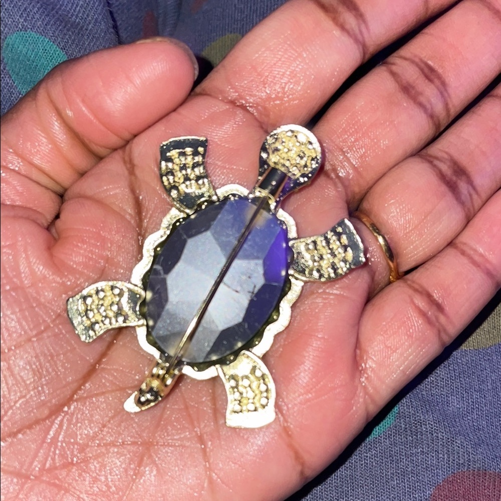 Green Turtle Brooch - Picture 3 of 5